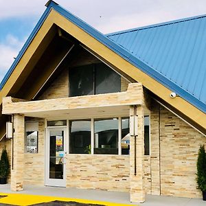 Montgomery Inn & Suites
